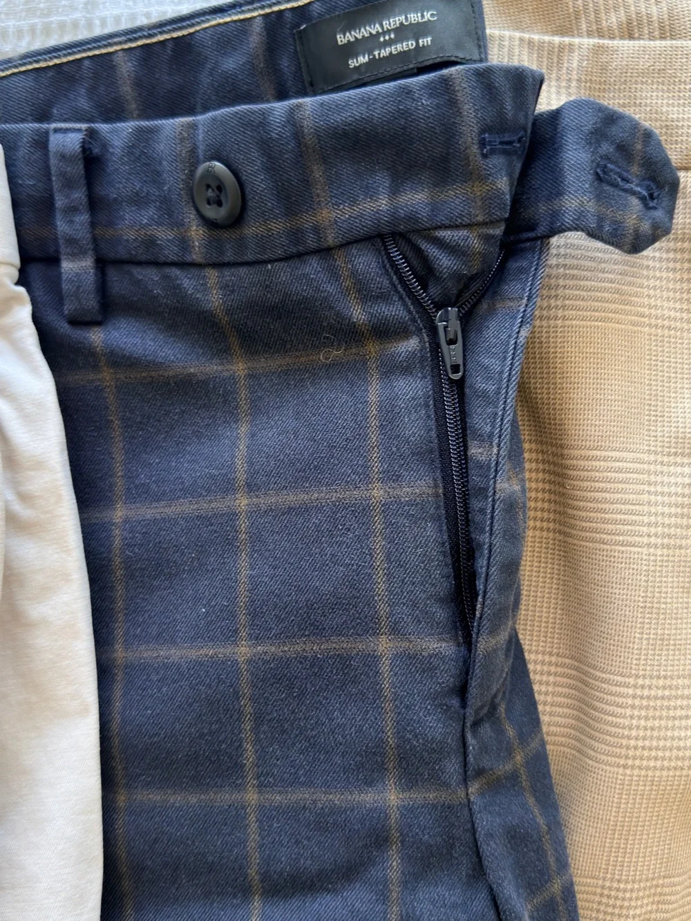 Bundle of 5 Banana Republic Chinos / Pants – Size 30
